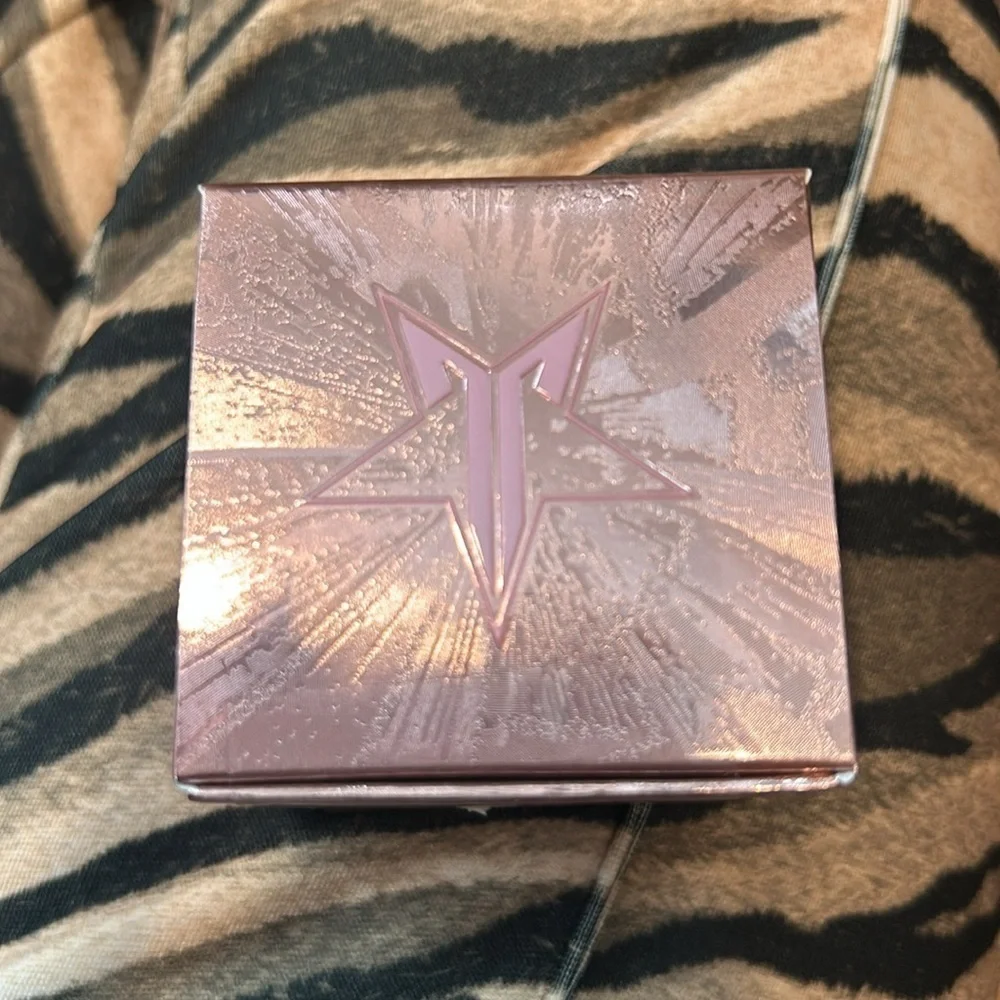 JEFFREE STAR COSMETICS Eye Gloss Powder Wyoming window, brown new in box